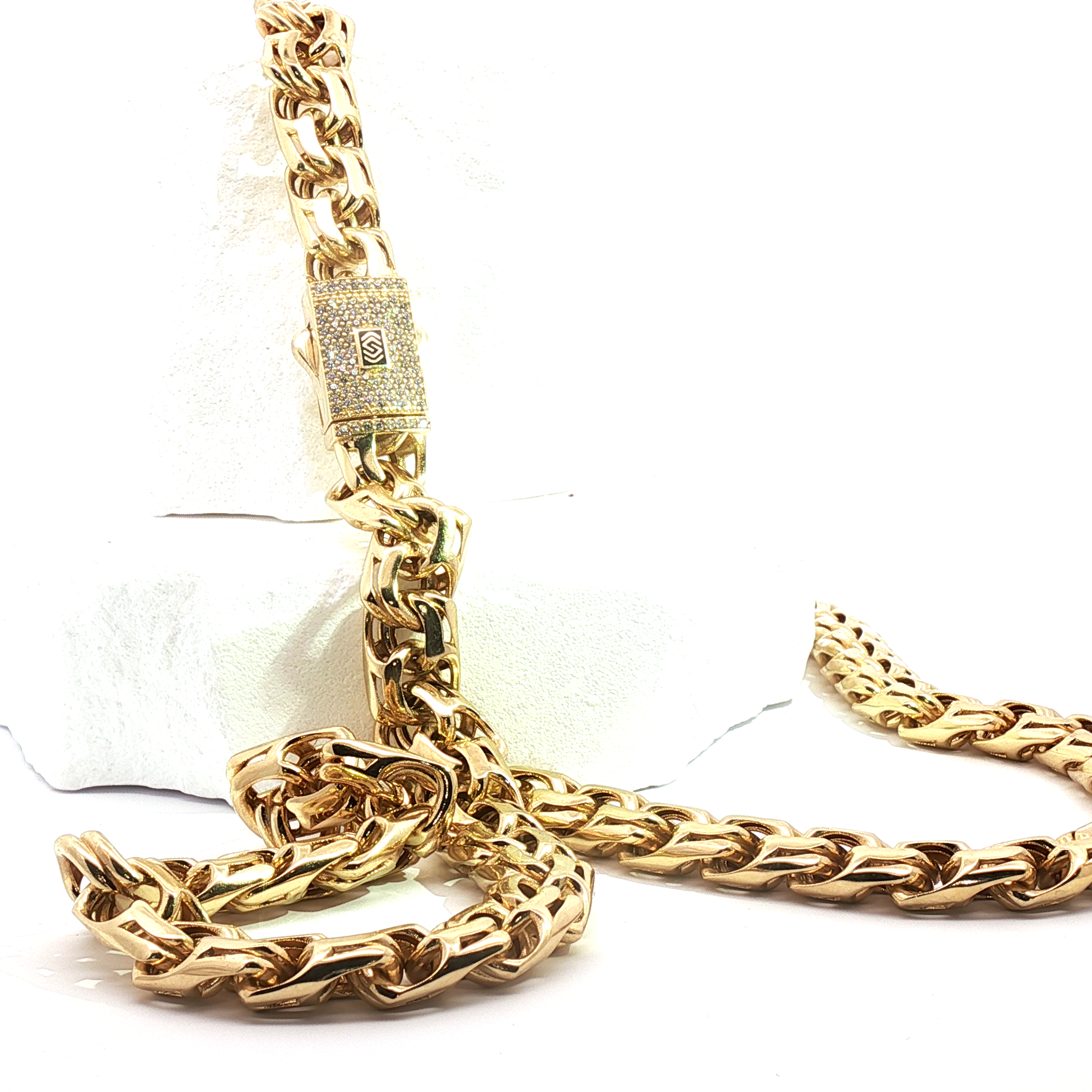 18K Chino Link Chain Power and Elegance