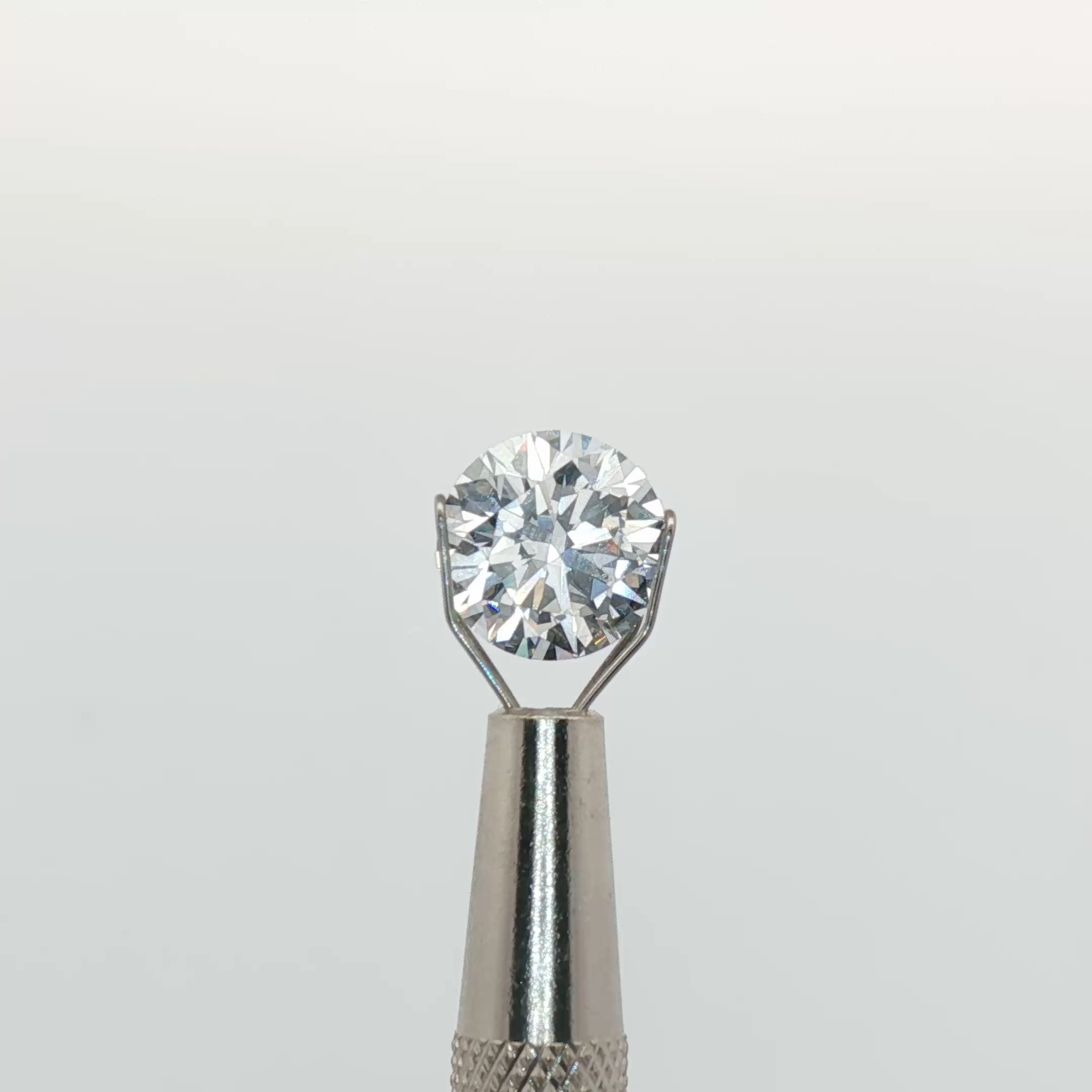 The Luminary Round™ — 3.509ct Ideal-Cut Round Diamond